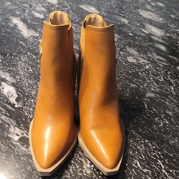BRAND NEW FOREVER POINTED TOE PULL-ON STYLE BOOT - Picture 3 of 16